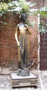 Casa_di_Giulietta_(statue)