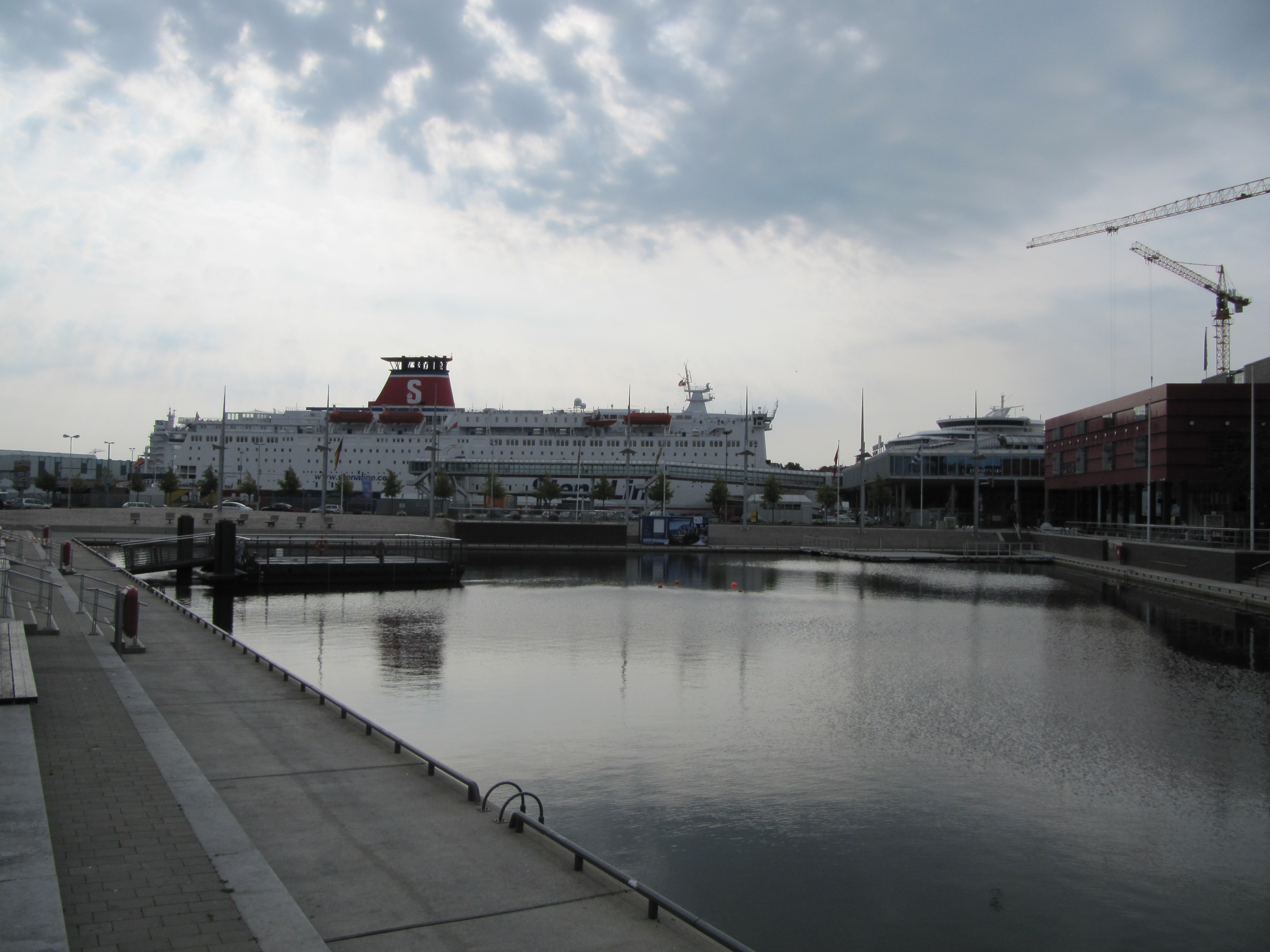 Un oras cu circa 250.000 de locuitori situat in nordul Germaniei. Cunoscut prin faptul ca aici s-au construit vestitele submarine U-boot. Denumirea vine de la prescurtarea Unterseeboot. Sa nu credem […]