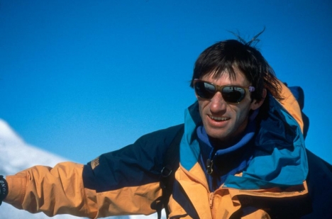   Un alt alpinist celebru a plecat dintre noi spre piscurile ceresti. Este vorba despre Erhard Loretan, cunoscut ca un alpinist de talie mondiala, a fost cel de al treilea […]