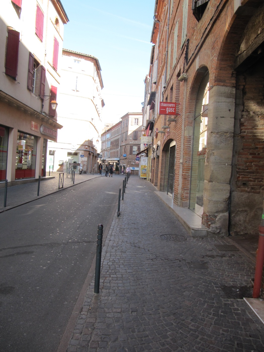 ALBI-17 OCTOMBRIE Regioexpresul ne poarta pe spre meleagurile natale ale lui Toulouse-Lautrec. In circa o ora de la plecarea din Toulouse sosim in Albi , un oras micut ca numar […]