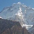O ascensiune pe varf de alpinistul austriac Josef Inhoger, singurul din echipa care a reusit acest lucru. Restul echipei s-a oprit pe un varf secundar la 8035m. Acestia sunt:  Harry […]