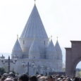 Cel mai mare templu Yezidi din lume a fost inaugurat duminica in Armenia, unde grupul etnoreligios Yezidi reprezinta cea mai mare minoritate . Templul ,denumit Quba Mere Diwane, este situat […]